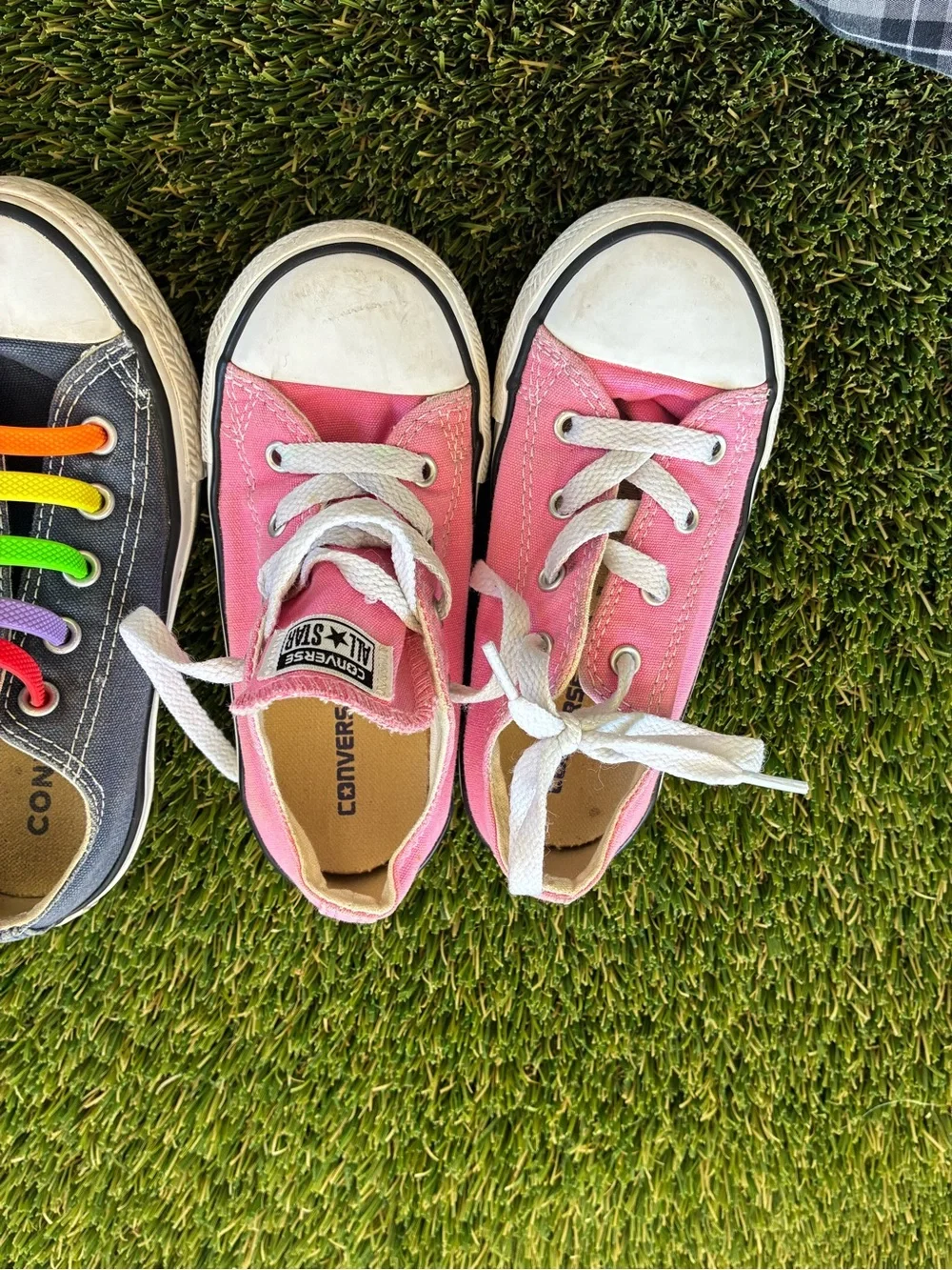 Converse Kids Low-Top Sneakers in Gray and Pink with Rainbow Elastic Laces